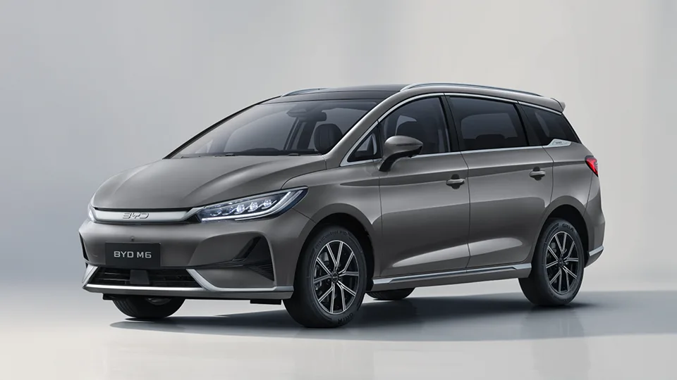 BYD M6