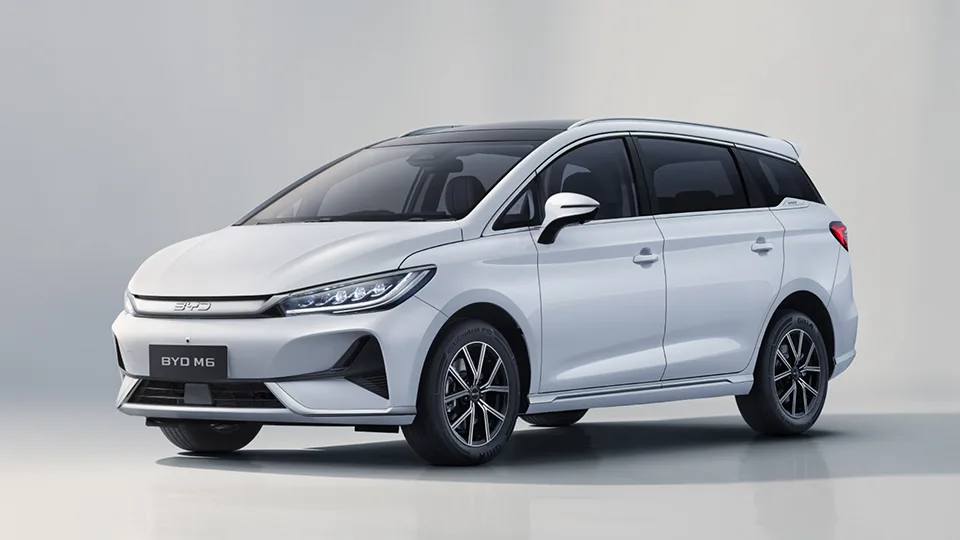 BYD M6
